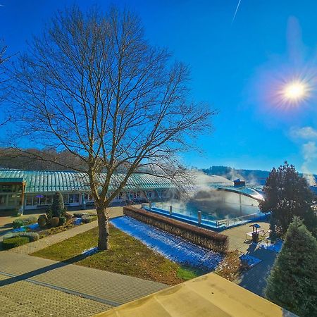 Harmonia Vendeghaz 100 Meterre Az Igali Gyogyfuerdotol Apartment Ngoại thất bức ảnh