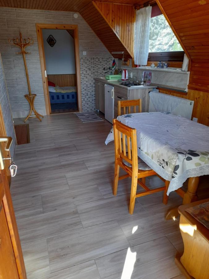 Harmonia Vendeghaz 100 Meterre Az Igali Gyogyfuerdotol Apartment Ngoại thất bức ảnh