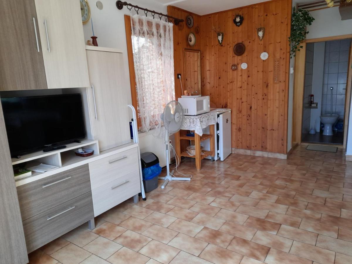 Harmonia Vendeghaz 100 Meterre Az Igali Gyogyfuerdotol Apartment Ngoại thất bức ảnh