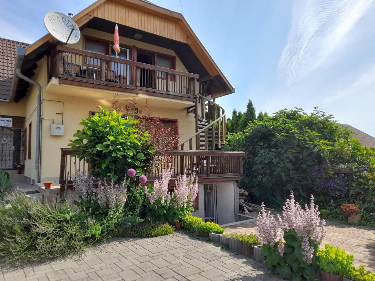 Harmonia Vendeghaz 100 Meterre Az Igali Gyogyfuerdotol Apartment Ngoại thất bức ảnh