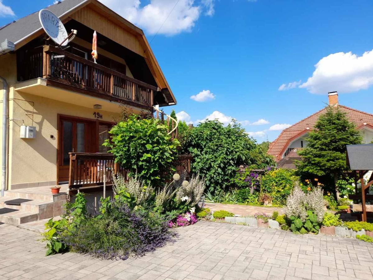 Harmonia Vendeghaz 100 Meterre Az Igali Gyogyfuerdotol Apartment Ngoại thất bức ảnh