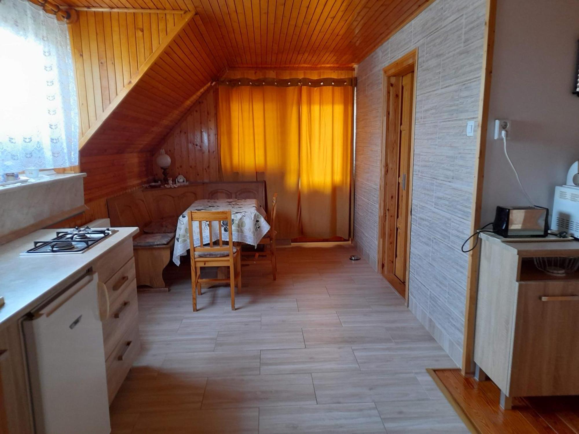 Harmonia Vendeghaz 100 Meterre Az Igali Gyogyfuerdotol Apartment Ngoại thất bức ảnh