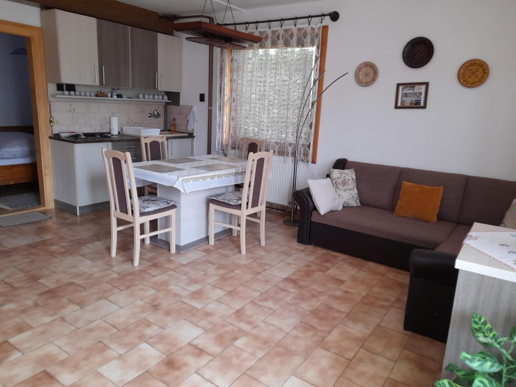 Harmonia Vendeghaz 100 Meterre Az Igali Gyogyfuerdotol Apartment Ngoại thất bức ảnh